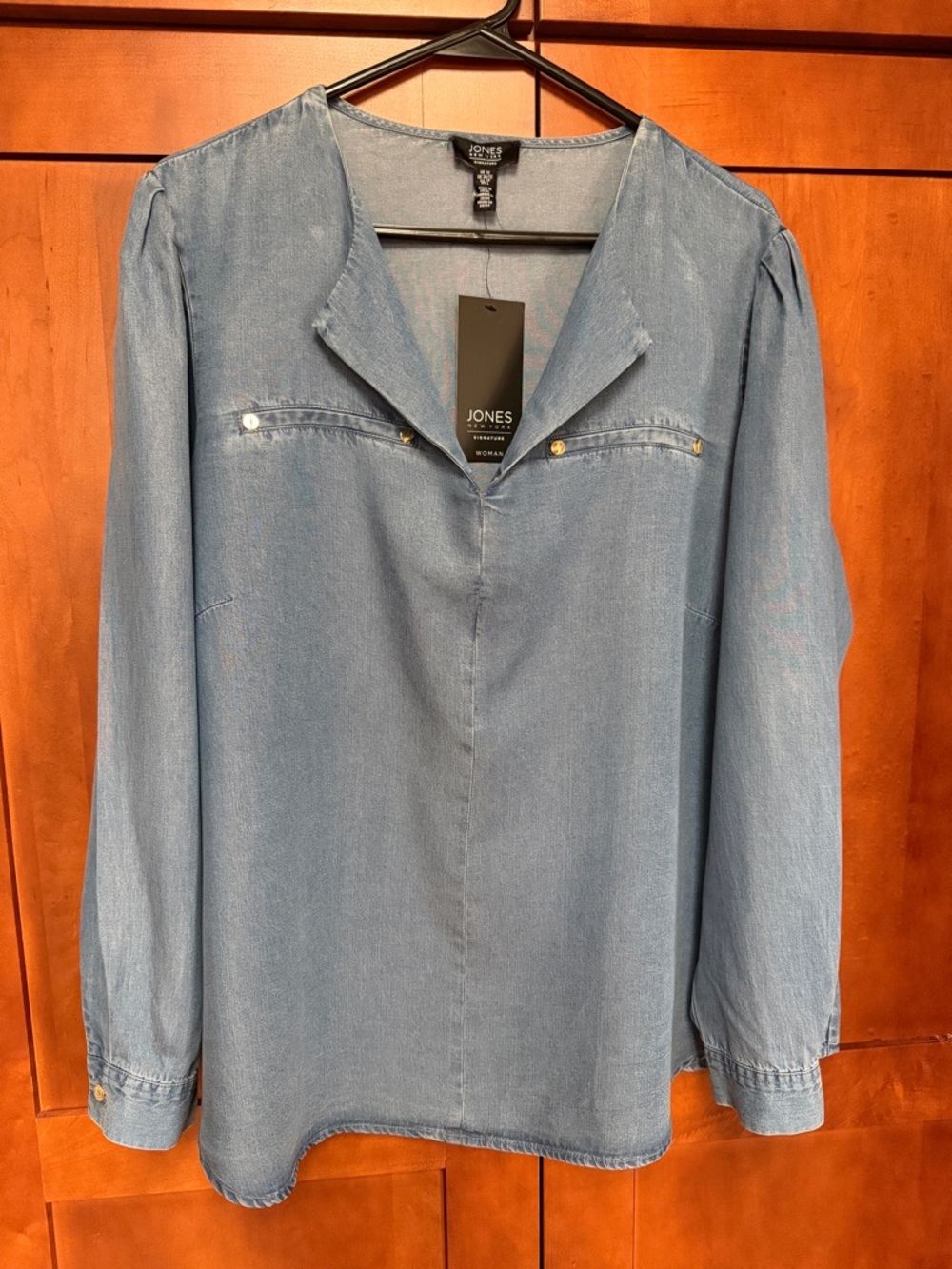 Jones New York Signature Woman Light Wash Chambray Denim Top Shirt Blouse